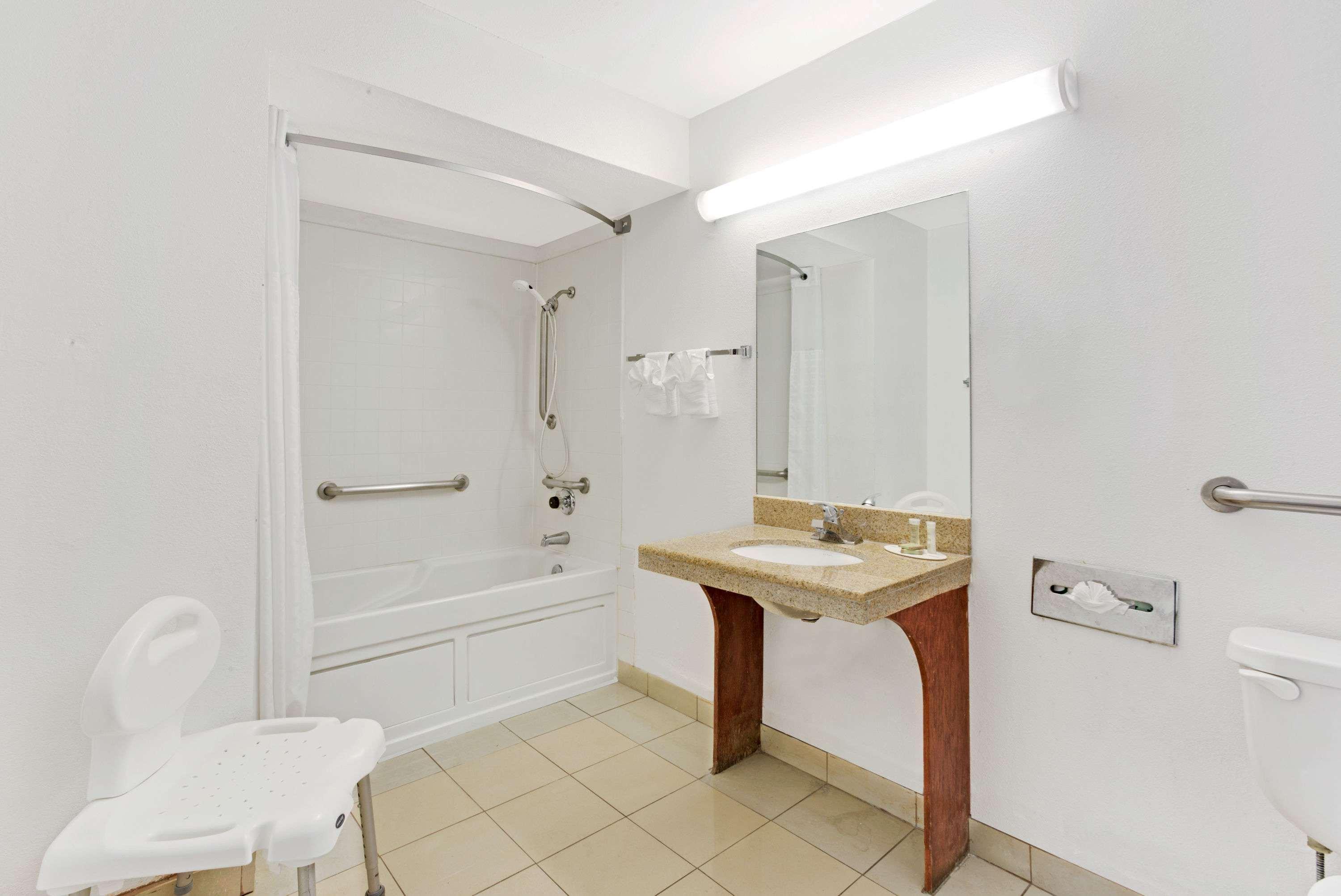 Super 8 By Wyndham Tucson Downtown Convention Center Hotel Bagian luar foto