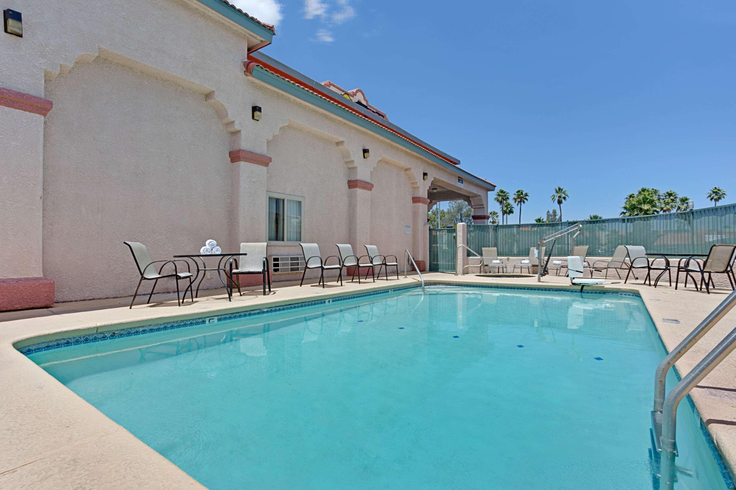 Super 8 By Wyndham Tucson Downtown Convention Center Hotel Bagian luar foto