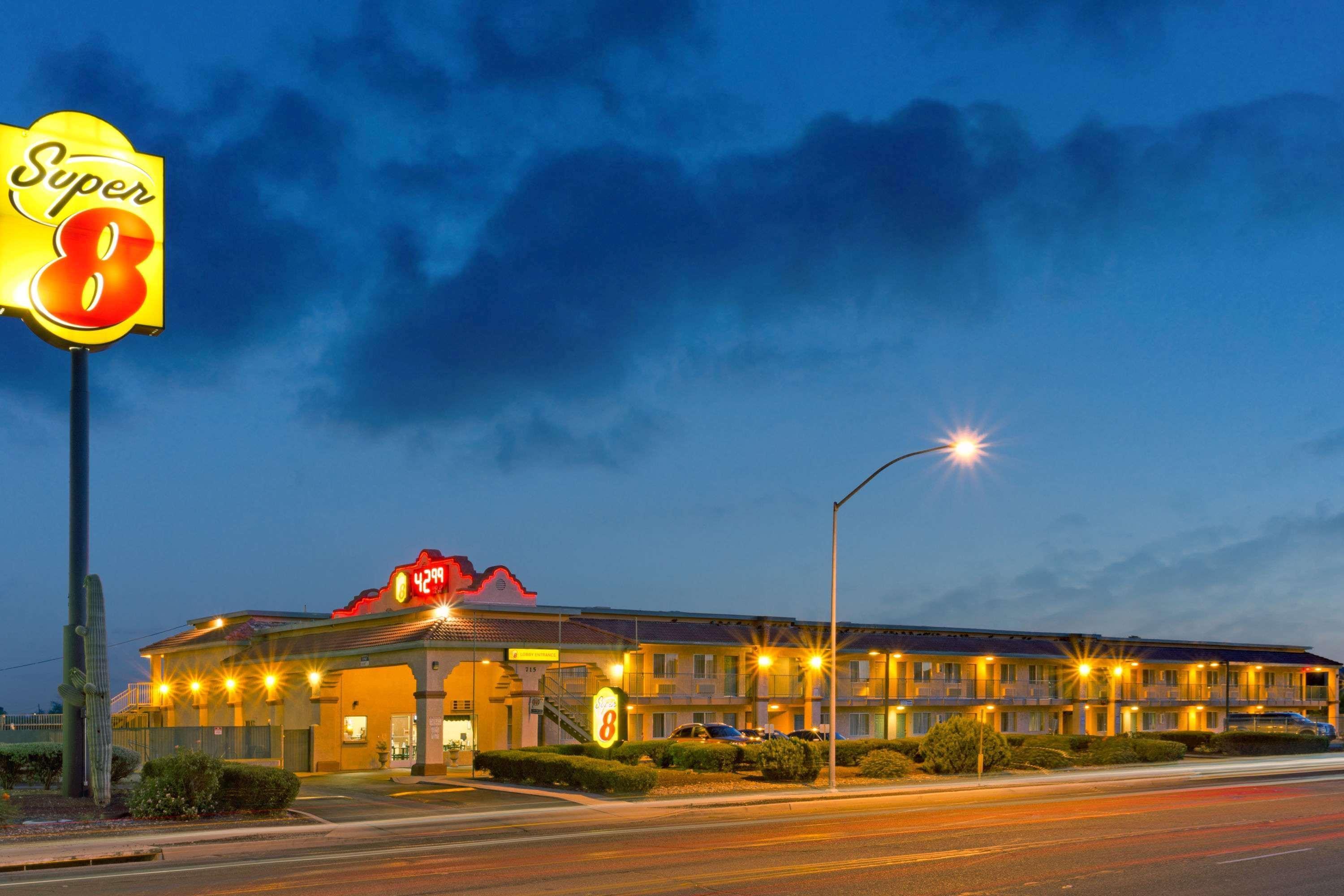 Super 8 By Wyndham Tucson Downtown Convention Center Hotel Bagian luar foto